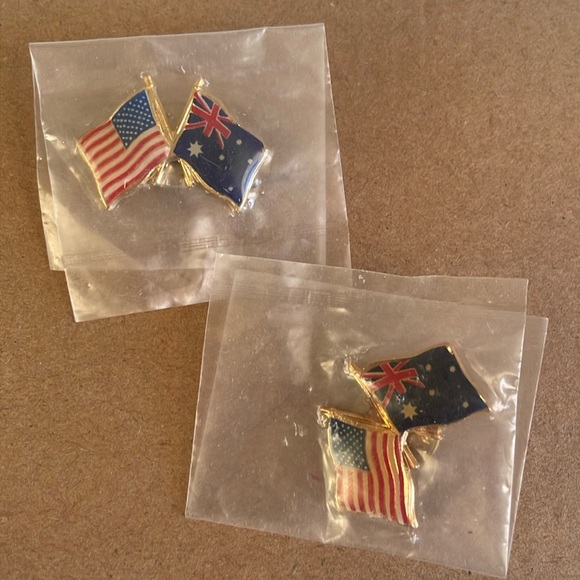 2 American Australian Themed Flag Pins - Picture 1 of 4